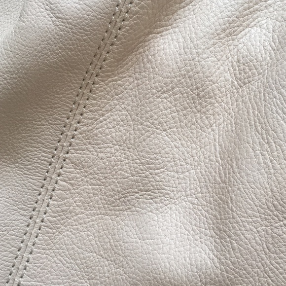 Coach Leather Bucket Bag in Ivory with 2 Straps - Picture 6 of 8